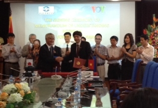 ＶＯＶと時事通信、協力合意書を締結